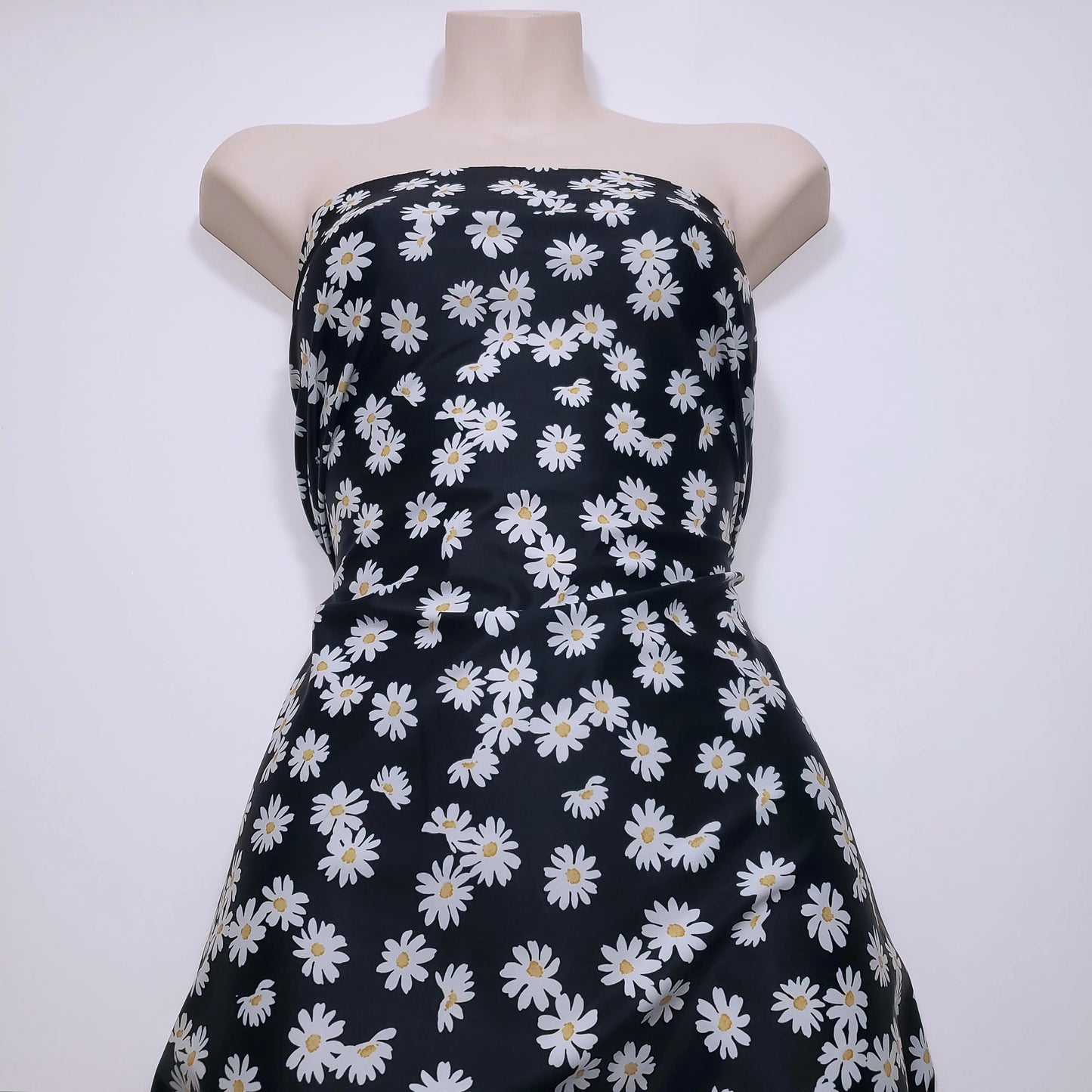 Tossed Daisies Print – 4-Way Stretch Nylon Spandex Fabric
