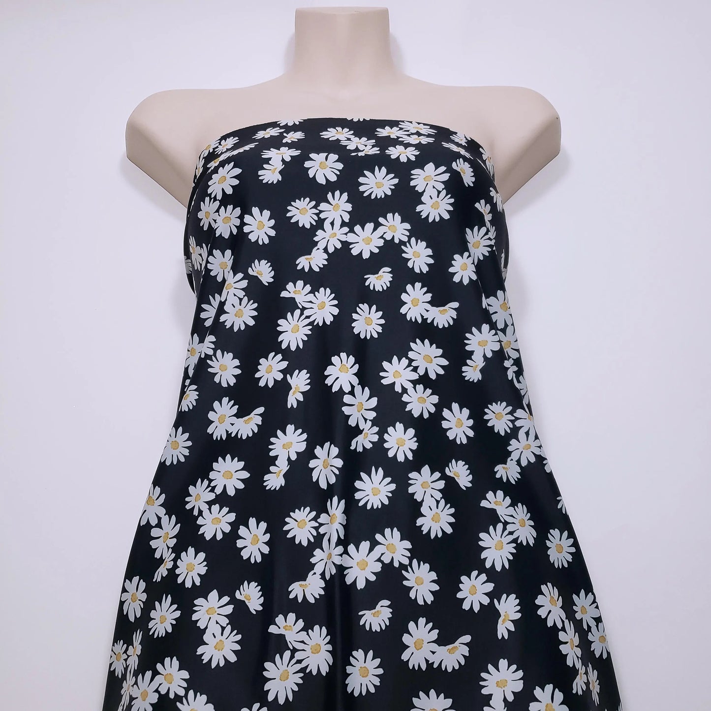 Tossed Daisies Print – 4-Way Stretch Nylon Spandex Fabric